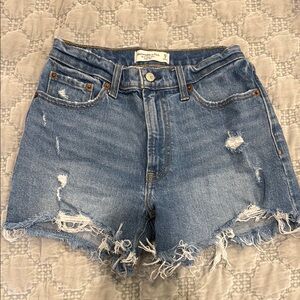 Abercrombie 4” inch mom shorts